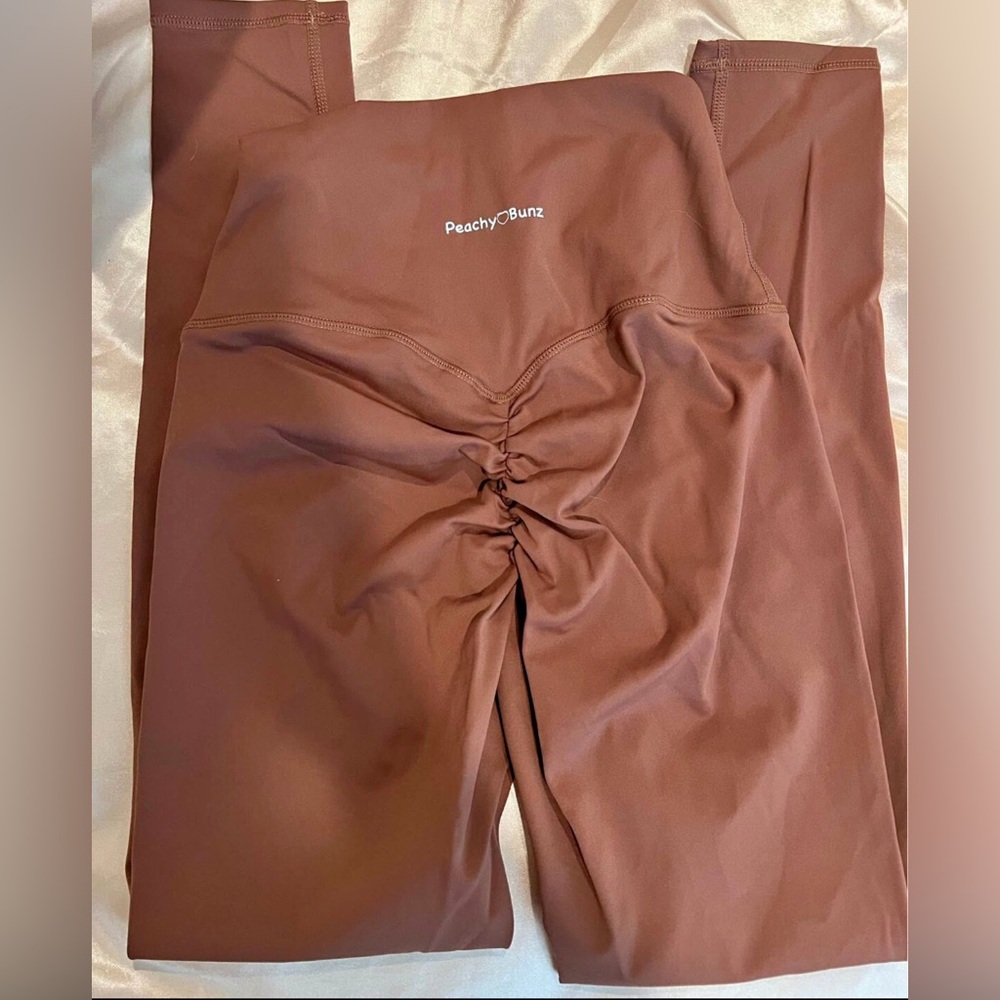 Peachy Bunz leggings